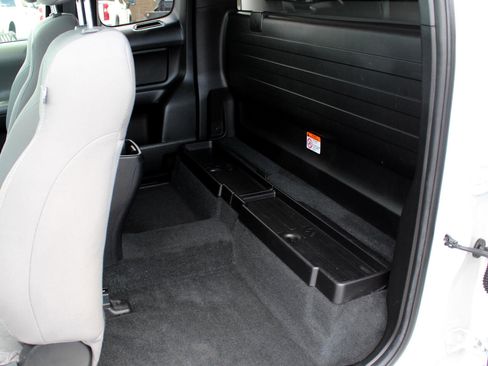 Used 2022 Toyota Tacoma SR image 21
