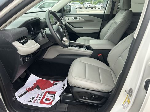 Used 2025 Ford Explorer Active w/ Active Comfort Package AWD/4WD image 10