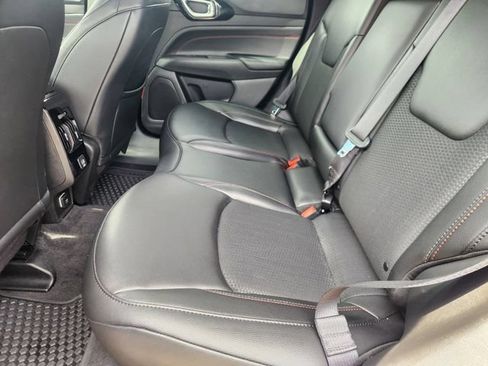 Used 2025 Jeep Compass Trailhawk AWD/4WD image 31