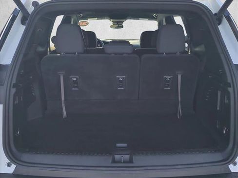 Used 2025 GMC Acadia Elevation AWD/4WD image 6