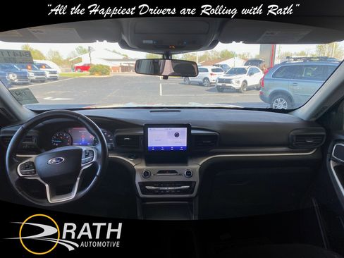 Used 2022 Ford Explorer XLT AWD/4WD image 16
