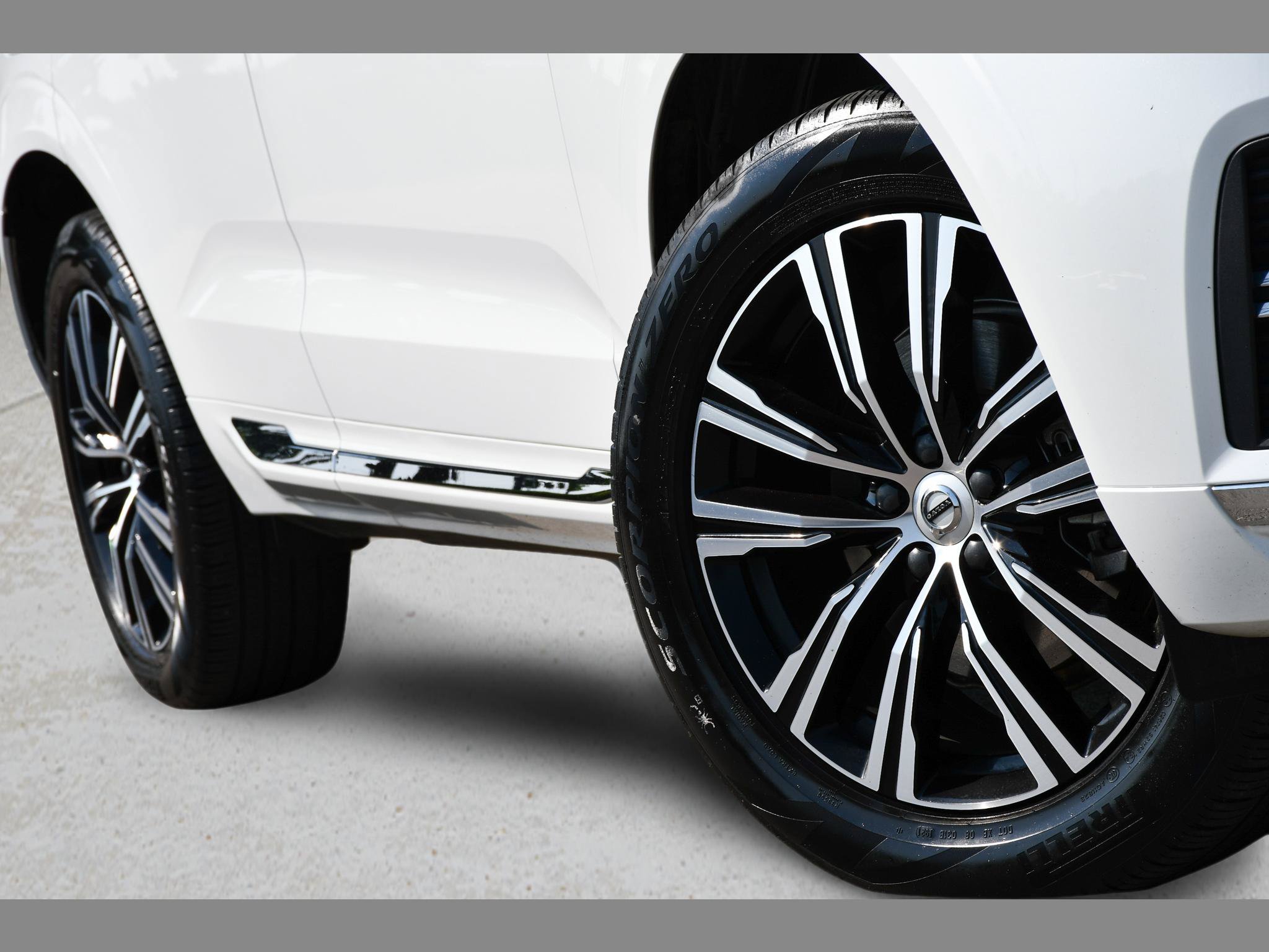 Used 2022 Volvo XC60 B5 Inscription w/ Protection Package FWD image 11