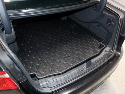 Used 2020 Jaguar XF Prestige image 12