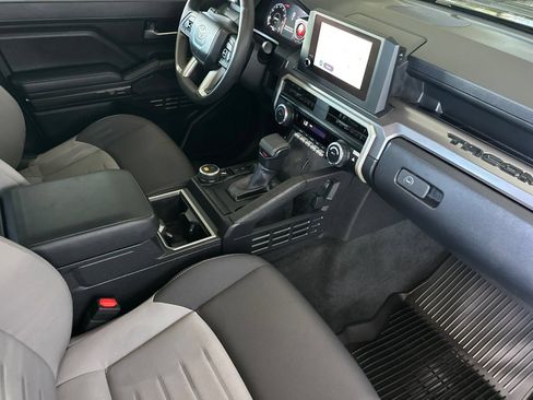 Used 2025 Toyota Tacoma TRD Sport AWD/4WD image 16