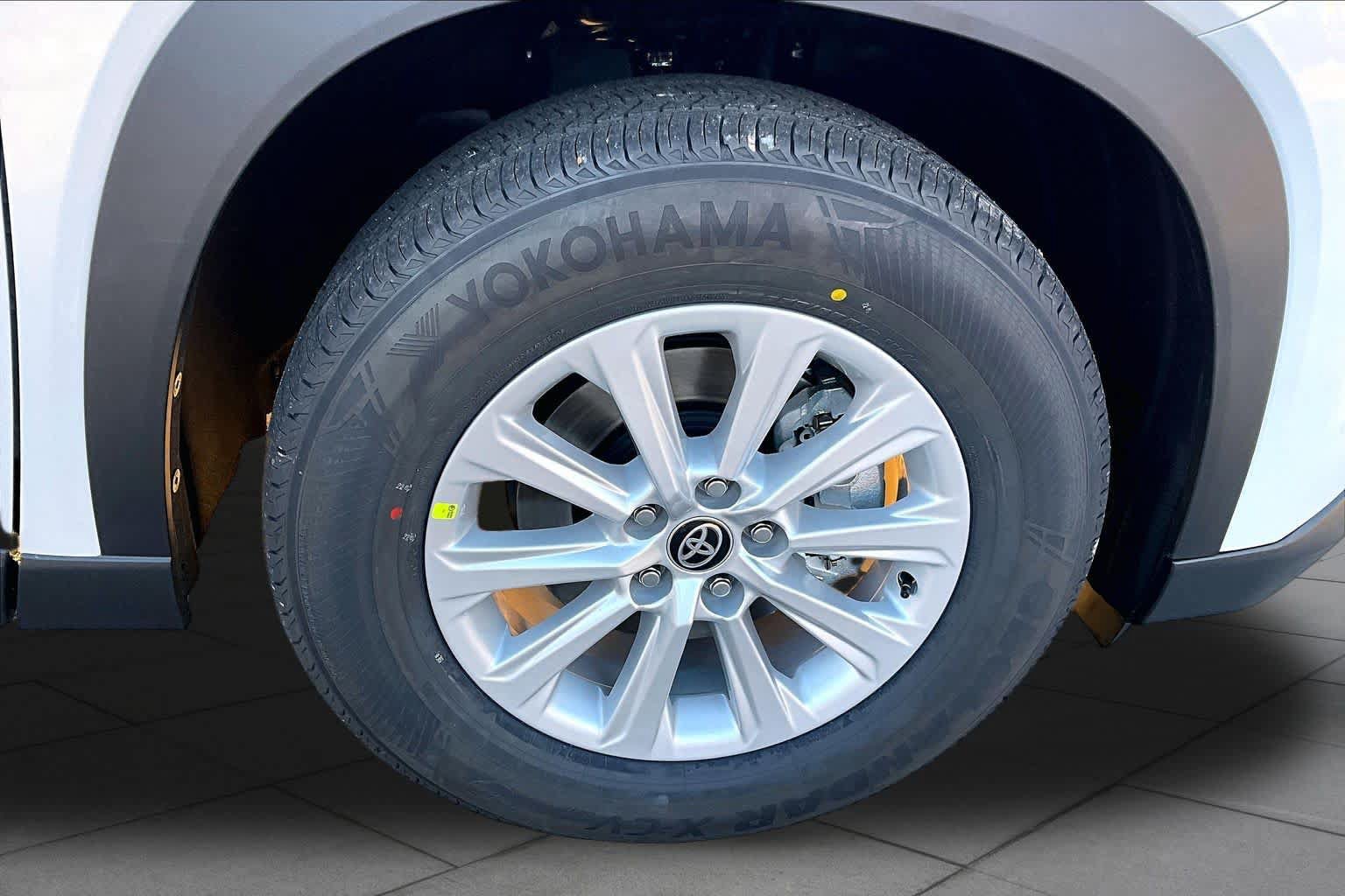 New 2026 Toyota Grand Highlander XLE FWD image 12