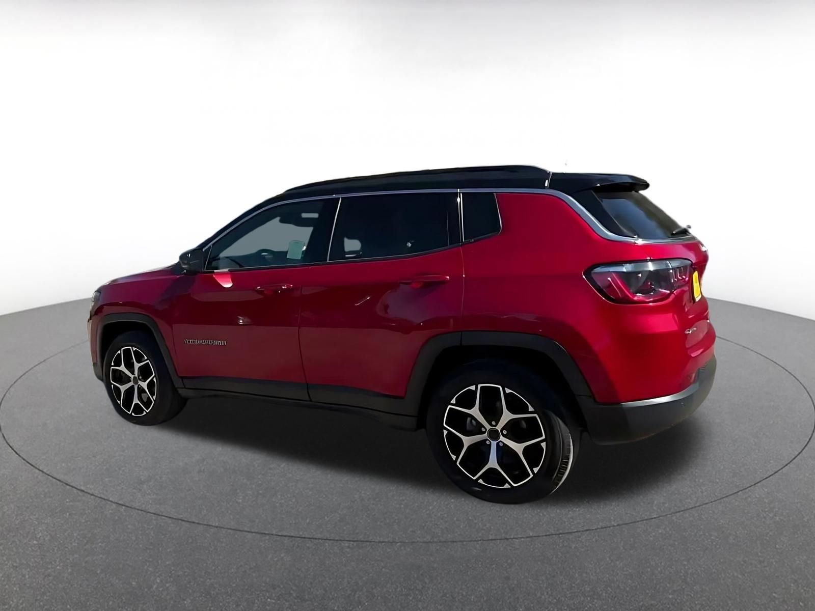 Used 2025 Jeep Compass Limited AWD/4WD image 9
