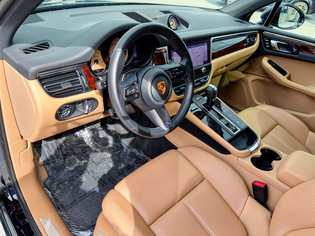 Certified 2023 Porsche Macan S AWD/4WD image 4