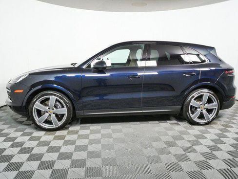 Certified 2023 Porsche Cayenne Platinum Edition AWD/4WD image 2