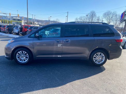 Used 2016 Toyota Sienna image 6