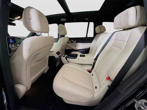 Used 2025 Mercedes-Benz GLS 63 AMG 4MATIC image 25