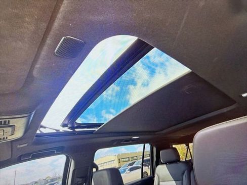 Used 2021 Chevrolet Suburban LT w/ LT Signature Package RWD image 7