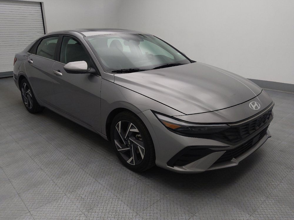 Used 2025 Hyundai Elantra SEL FWD image 13
