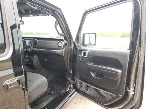 Used 2021 Jeep Gladiator Sport image 19