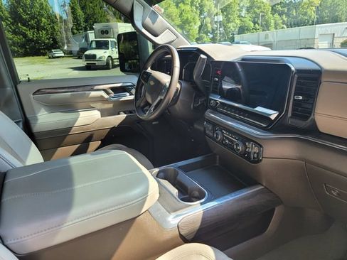 Used 2024 Chevrolet Silverado 2500 LTZ w/ LTZ Plus Package AWD/4WD image 5