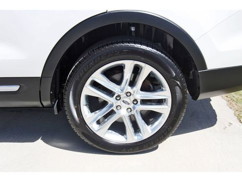 Used 2017 Ford Explorer XLT w/ Equipment Group 202A image 32