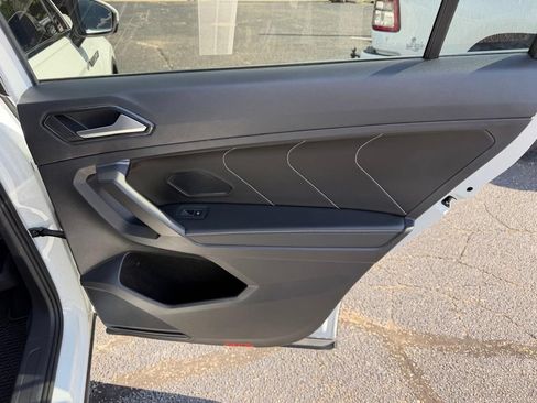 Used 2022 Volkswagen Tiguan SE w/ Panoramic Sunroof Package FWD image 56