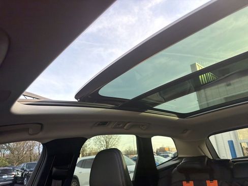 Used 2019 Volvo XC60 T5 Momentum w/ Premium Package image 12