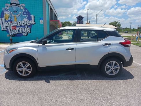 Used 2020 Nissan Kicks S FWD image 6