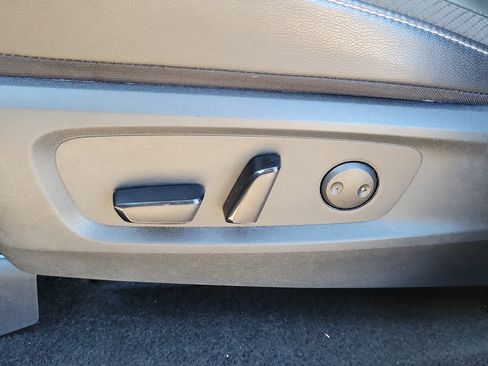 Used 2024 Nissan Pathfinder SL image 12