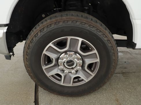 Used 2024 Ford F250 Lariat AWD/4WD image 7