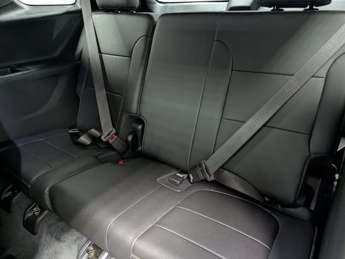 Certified 2023 Chevrolet Traverse LT w/ LT Premium Package AWD/4WD image 15