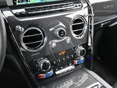 Certified 2021 Rolls-Royce Cullinan Black Badge image 23