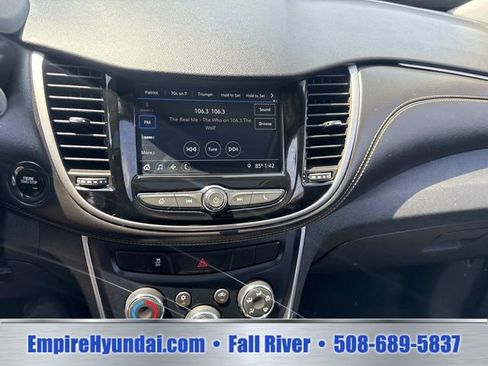 Used 2019 Chevrolet Trax LT w/ Sun & Sound Package AWD/4WD image 23