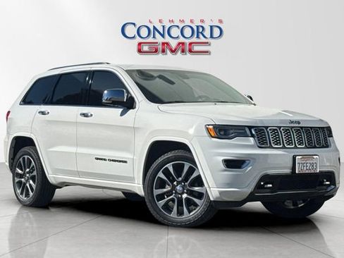 Used 2017 Jeep Grand Cherokee Overland image 2