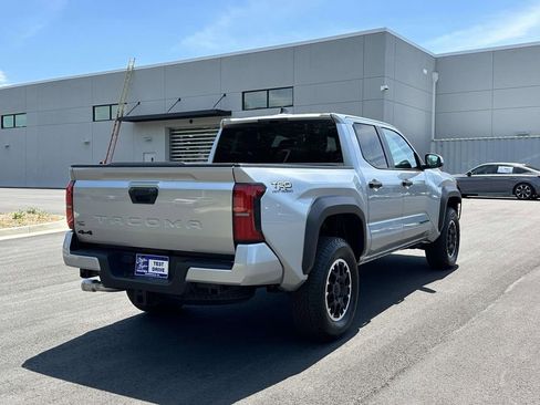 Used 2024 Toyota Tacoma TRD Off-Road AWD/4WD image 25