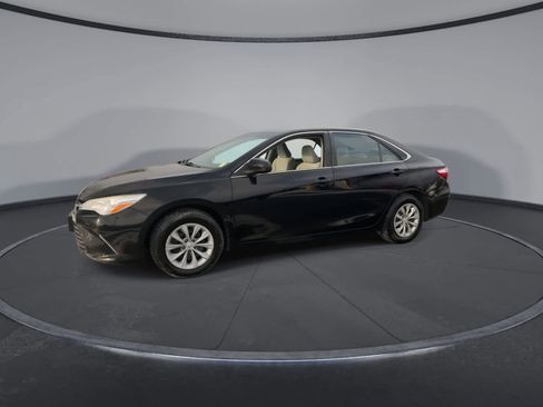Used 2017 Toyota Camry LE image 4