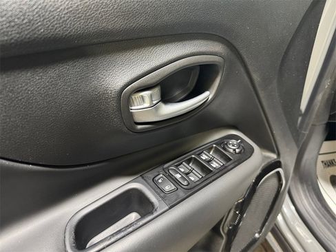 Used 2020 Jeep Renegade Altitude image 14