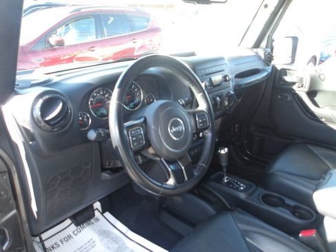 Used 2017 Jeep Wrangler Unlimited Sahara AWD/4WD image 11
