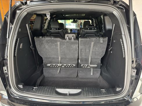 Used 2025 Chrysler Pacifica Limited FWD image 22