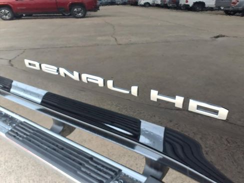 Used 2025 GMC Sierra 2500 Denali image 11