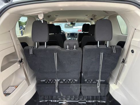 Used 2024 Chrysler Voyager LX FWD image 19