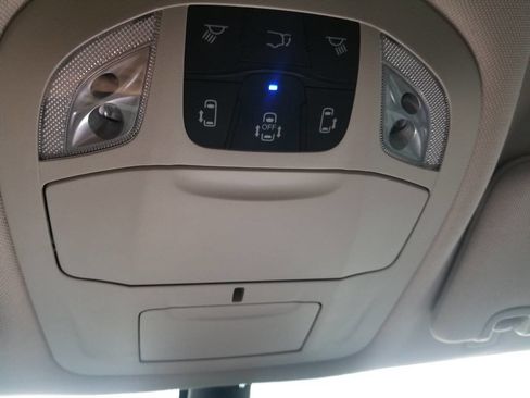 Certified 2024 Chrysler Pacifica Touring-L image 38