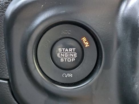 Used 2020 Jeep Wrangler Unlimited Sahara AWD/4WD image 28