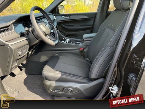 New 2025 Jeep Grand Cherokee Laredo X w/ Luxury Tech Group I image 7