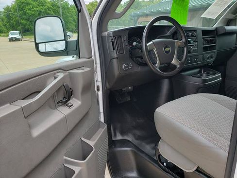 Used 2018 Chevrolet Express 2500 w/ Driver Convenience Package RWD image 10