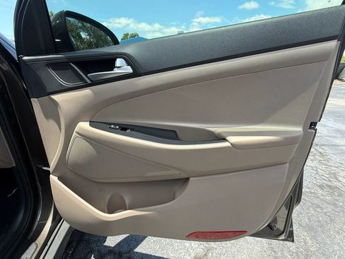 Used 2019 Hyundai Tucson Value FWD image 32