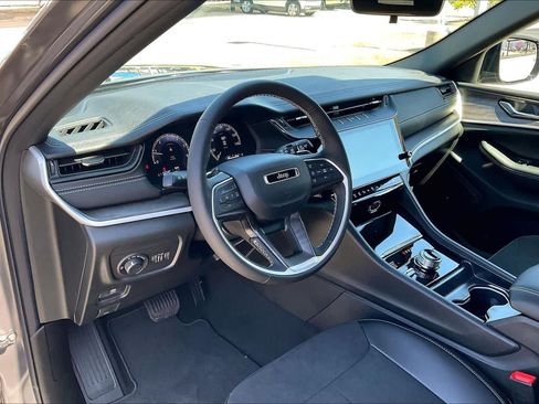 New 2026 Jeep Grand Cherokee Altitude AWD/4WD image 8