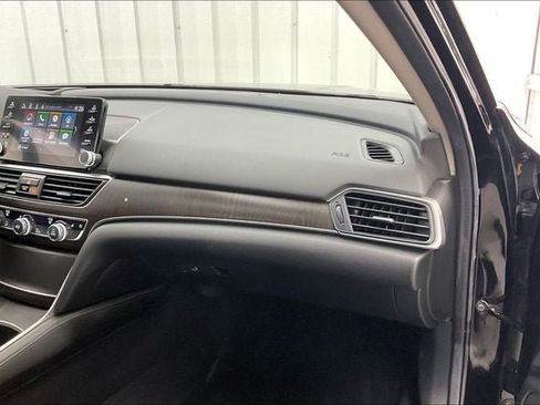 Used 2019 Honda Accord Touring image 18