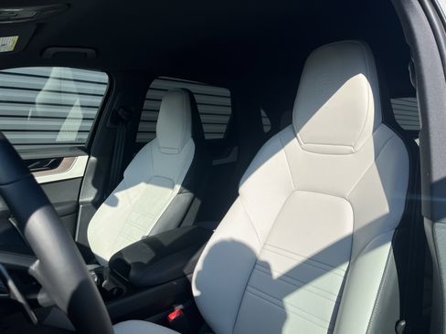 Certified 2025 Porsche Cayenne S image 5