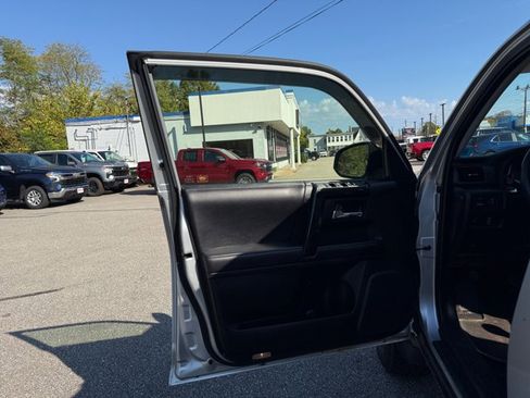 Used 2019 Toyota 4Runner TRD Off-Road Premium image 24