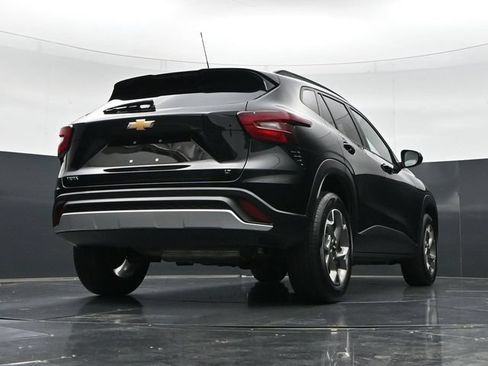 Used 2025 Chevrolet Trax LT w/ LT Convenience Package FWD image 38