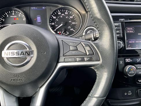 Used 2018 Nissan Rogue SV image 20