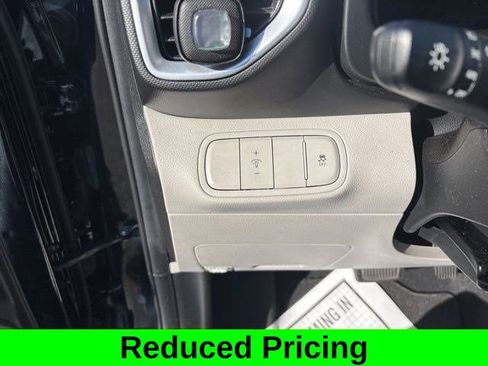 Used 2024 Hyundai Venue SEL image 19