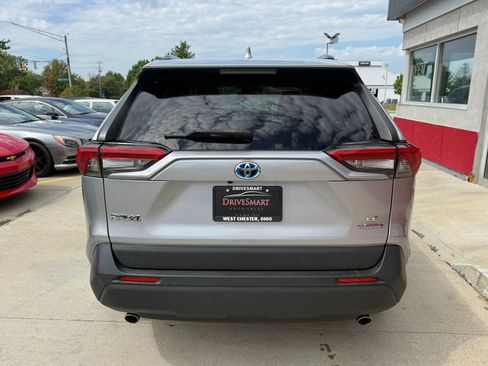 Used 2020 Toyota RAV4 LE w/ All Weather Liner Package AWD/4WD image 8