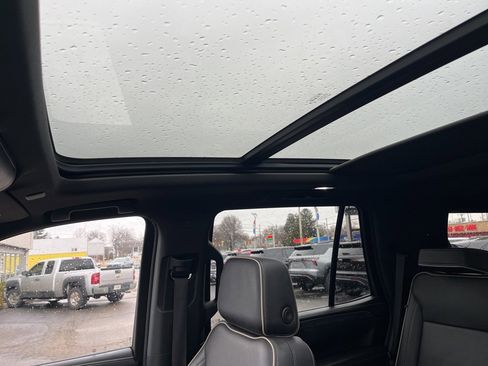 Used 2023 GMC Yukon SLT w/ SLT Luxury Package image 28