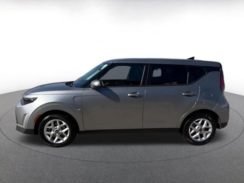 Used 2025 Kia Soul LX w/ LX Technology Package image 8